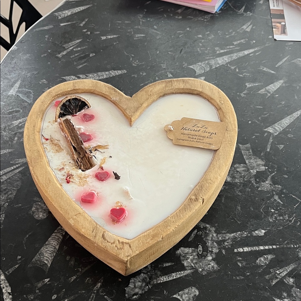 Heart-Shaped Gold Rim Candle with Pink Heart Accents